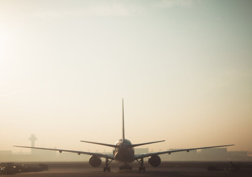 Wat is het verschil tussen een tussenstop en overstap bij vliegtickets?